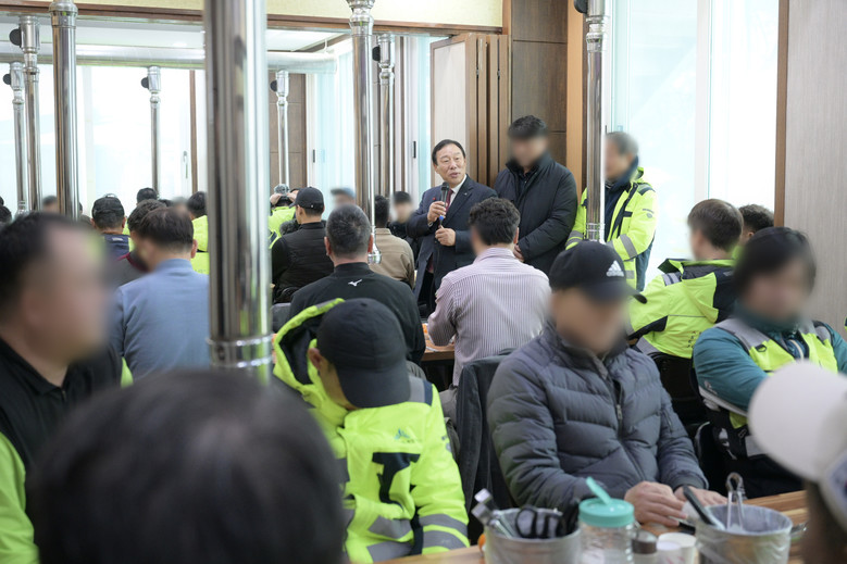 최민호 시장, 새해 맞아 환경관리원 ...