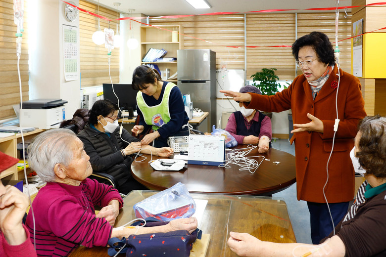 이천시의사회, 연초 의료봉사로 따뜻한...